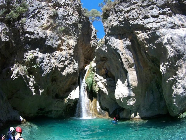 en el agua